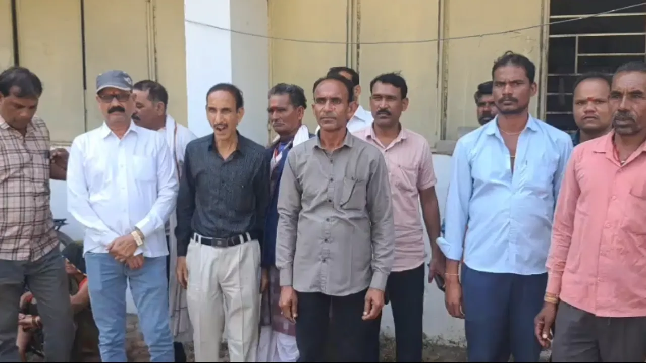 रानी दुर्गावती अभ्यारण्य विस्थापन में फर्जीवाड़ा, 150 परिवार जंगली जानवरों के बीच जीवन-मरण की जंग लड़ रहे