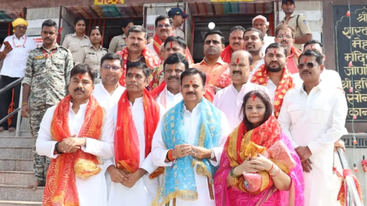 उप मुख्यमंत्री राजेंद्र शुक्ल ने मैहर में माँ शारदा के किए दर्शन