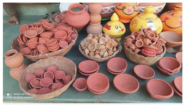 राम दिवाली के लिए मिट्टी के दीयों की मांग बढ़ गई है
